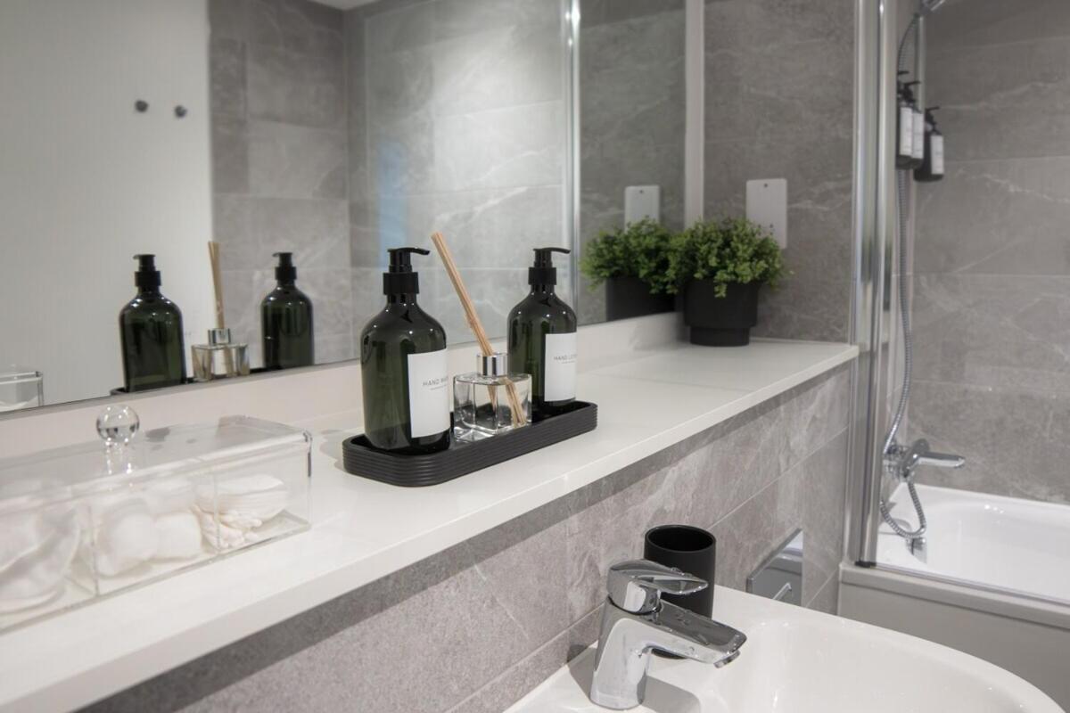 Luxury Mcr 2Bed,2Bath Apartment- Central Location! Manchester Buitenkant foto